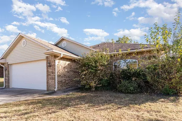 2253 Gray Dove DR, Shawnee, OK 74804