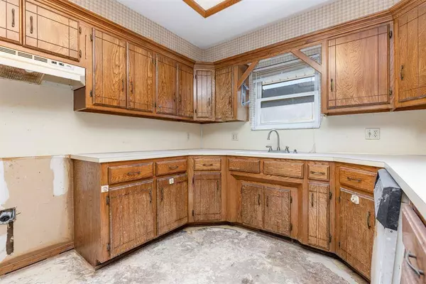 7914 Harvest Hills RD, Oklahoma City, OK 73132