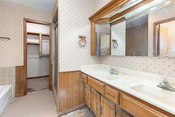 7914 Harvest Hills RD, Oklahoma City, OK 73132