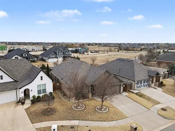 17912 Marron DR, Edmond, OK 73012