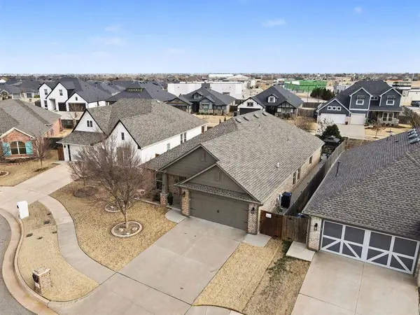 17912 Marron DR, Edmond, OK 73012