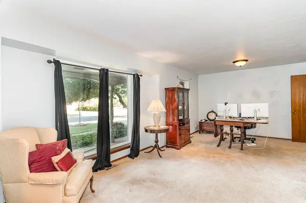 6636 Whitehall DR, Oklahoma City, OK 73132