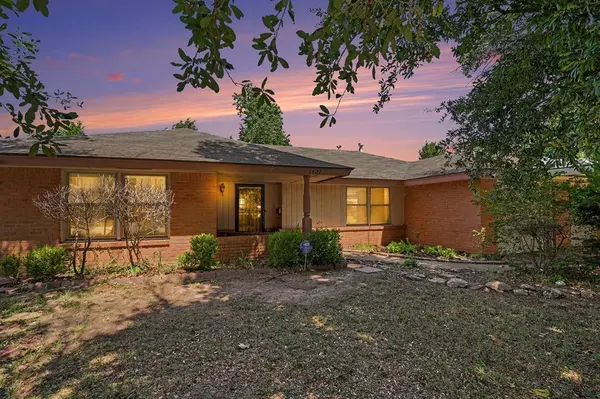 1421 Magdalena DR