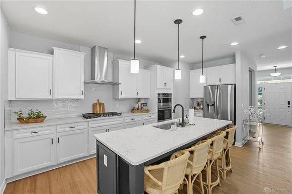 4049 Pepperwell Circle, Sugarcreek Township, OH 45440