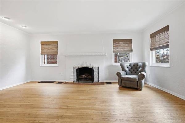 235 Claranna Avenue, Oakwood, OH 45419