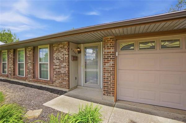 6824 Laurelview Drive, Huber Heights, OH 45424