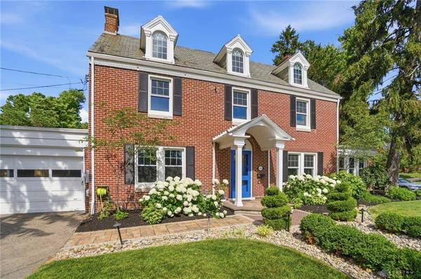 2101 Far Hills Avenue, Oakwood, OH 45419