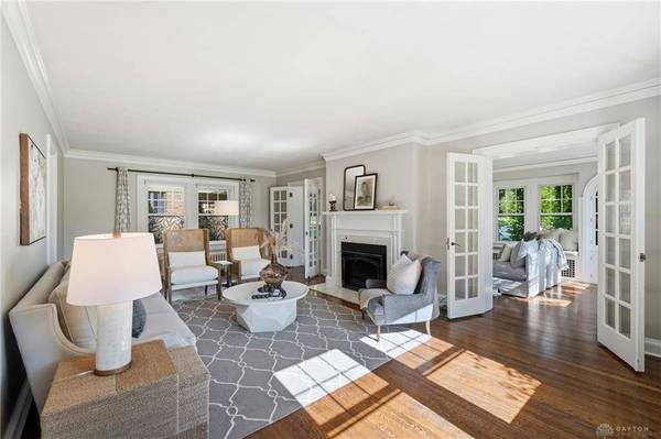 2101 Far Hills Avenue, Oakwood, OH 45419