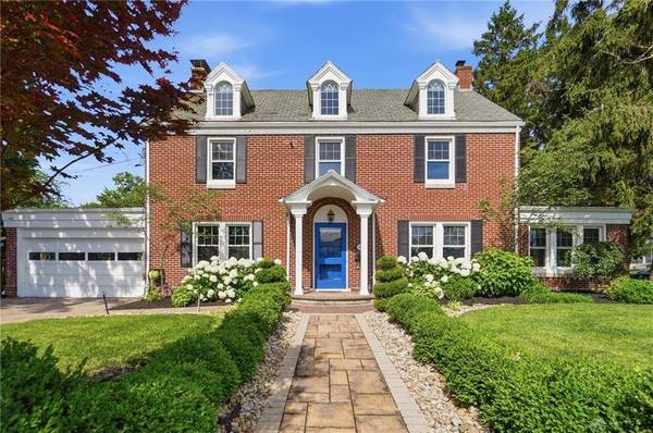 2101 Far Hills Avenue, Oakwood, OH 45419