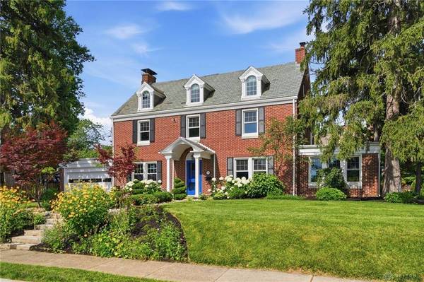 2101 Far Hills Avenue, Oakwood, OH 45419