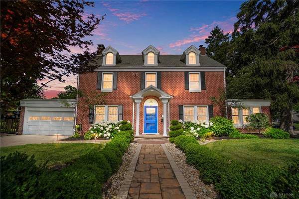 2101 Far Hills Avenue, Oakwood, OH 45419