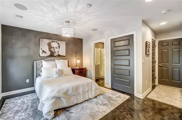 32 S Patterson Boulevard, Dayton, OH 45402