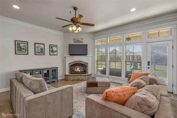 392 Half Moon Court, Bossier City, LA 71111