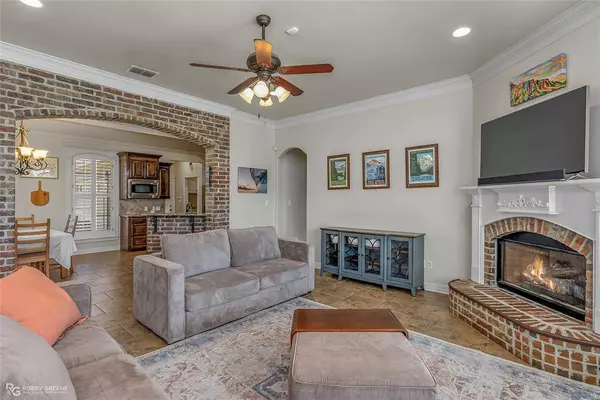 392 Half Moon Court, Bossier City, LA 71111