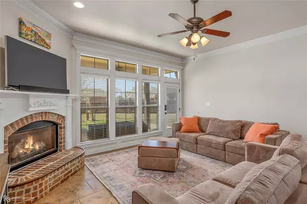 392 Half Moon Court, Bossier City, LA 71111