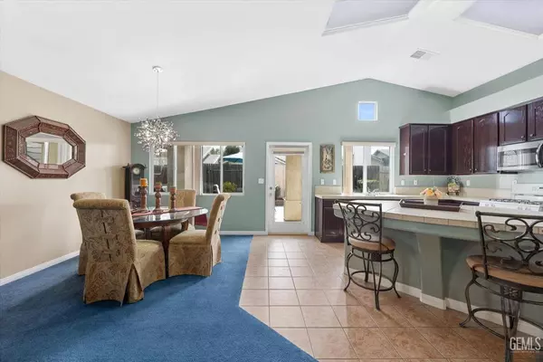 11709 Stellar Avenue, Bakersfield, CA 93312