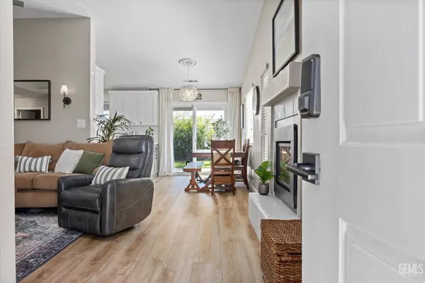 329 W Pilot Avenue, Bakersfield, CA 93308