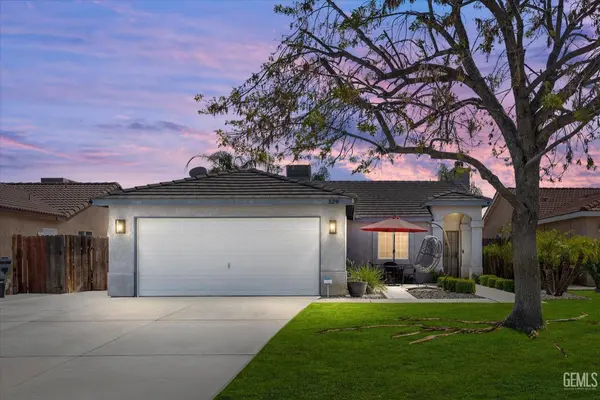 329 W Pilot Avenue, Bakersfield, CA 93308