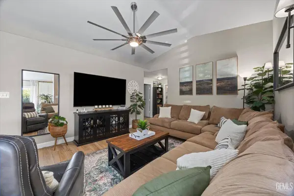 329 W Pilot Avenue, Bakersfield, CA 93308