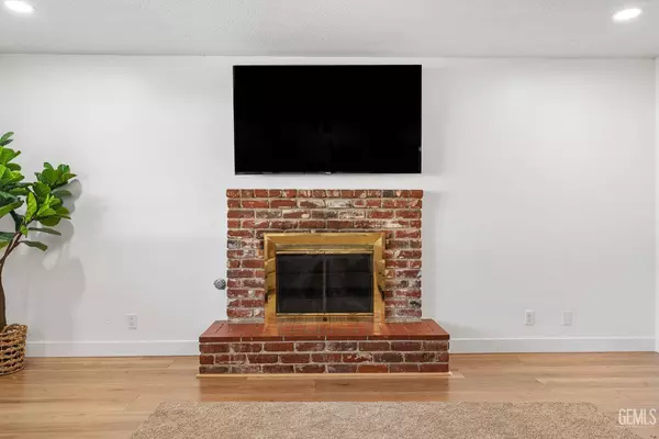 6101 Crestmore Street, Bakersfield, CA 93308