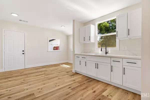 702 Wilson Avenue, Bakersfield, CA 93308