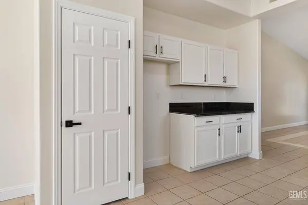 202 Sunny Meadow Drive, Bakersfield, CA 93308