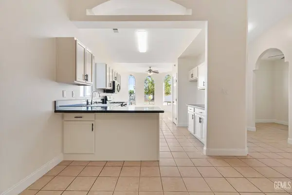 202 Sunny Meadow Drive, Bakersfield, CA 93308