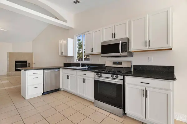 202 Sunny Meadow Drive, Bakersfield, CA 93308