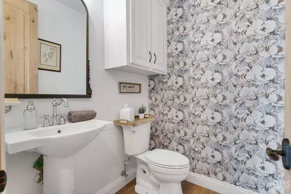 7233 Fountain Valley Drive, Bakersfield, CA 93308