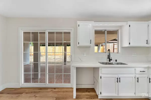 7100 Sunnyridge Avenue, Bakersfield, CA 93306