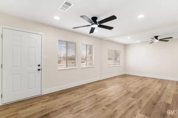 710 Washington Avenue, Bakersfield, CA 93308