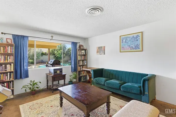 5505 Brookdale Avenue, Bakersfield, CA 93308