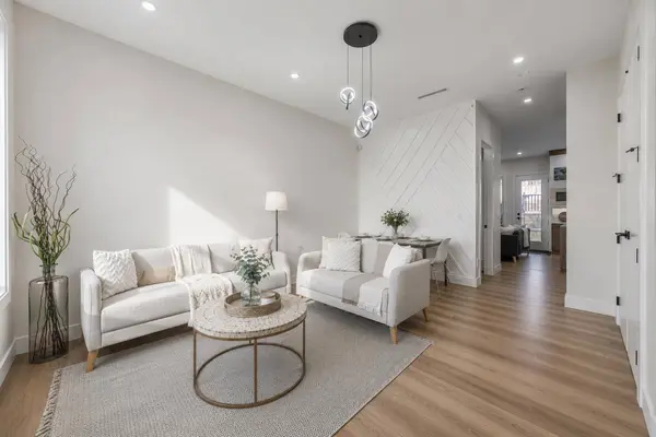 1149 Dansey AVE #102, Coquitlam, BC V3K 3H5