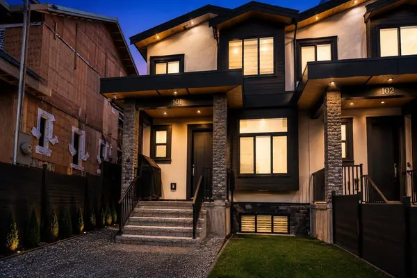 1149 Dansey AVE #102, Coquitlam, BC V3K 3H5