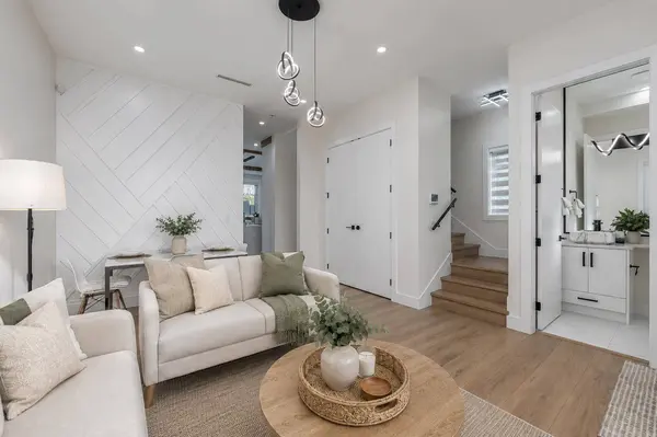 1149 Dansey AVE #102, Coquitlam, BC V3K 3H5