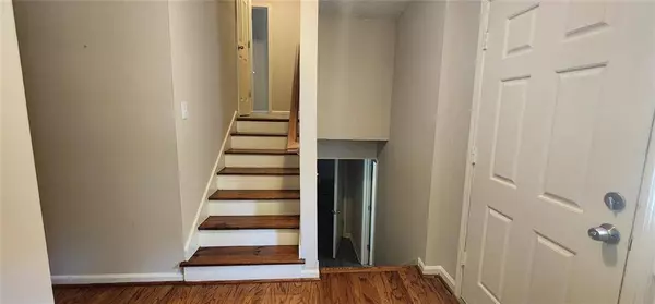 4678 N Springs LN NW, Kennesaw, GA 30144