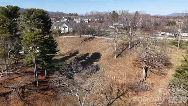 479 Nesbitt DR #2, Mills River, NC 28759