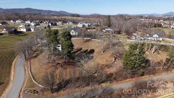 479 Nesbitt DR #2, Mills River, NC 28759