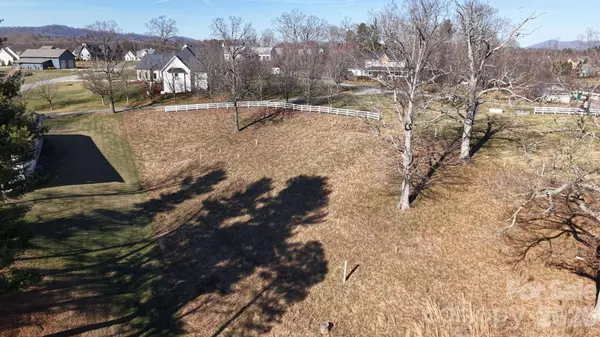 479 Nesbitt DR #2, Mills River, NC 28759