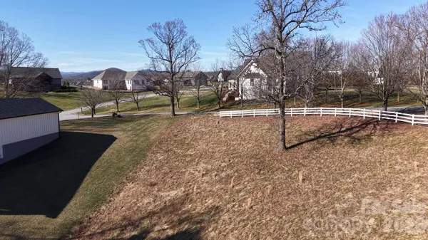 479 Nesbitt DR #2, Mills River, NC 28759