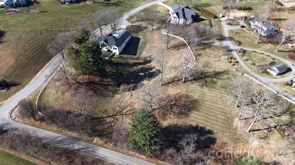 479 Nesbitt DR #2, Mills River, NC 28759