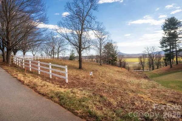 479 Nesbitt DR #2, Mills River, NC 28759