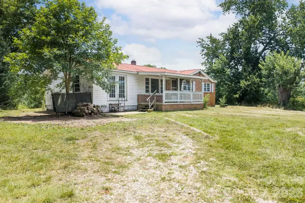 86 Sterling DR, Mills River, NC 28759