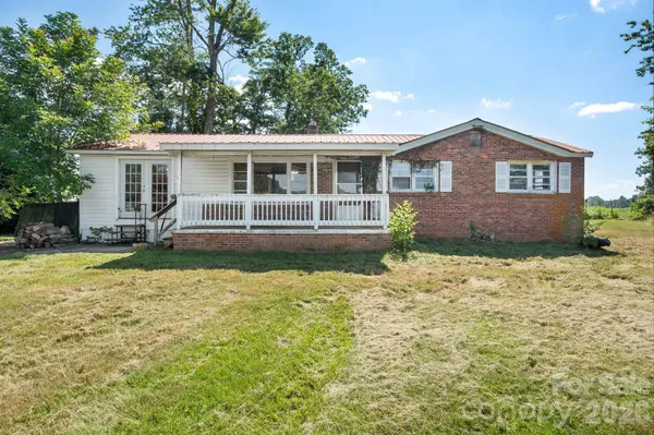 86 Sterling DR, Mills River, NC 28759