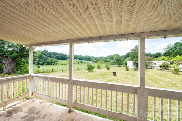 86 Sterling DR, Mills River, NC 28759