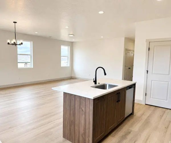 1566 E Centaurus WAY, Washington, UT 84780