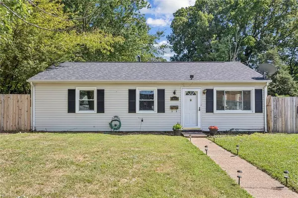 1852 Kensington DR, Hampton, VA 23663