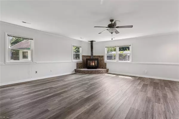 1852 Kensington DR, Hampton, VA 23663