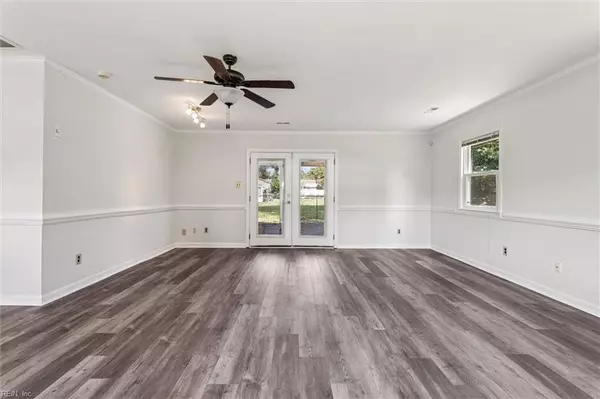 1852 Kensington DR, Hampton, VA 23663