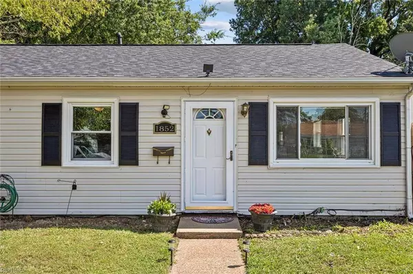 1852 Kensington DR, Hampton, VA 23663